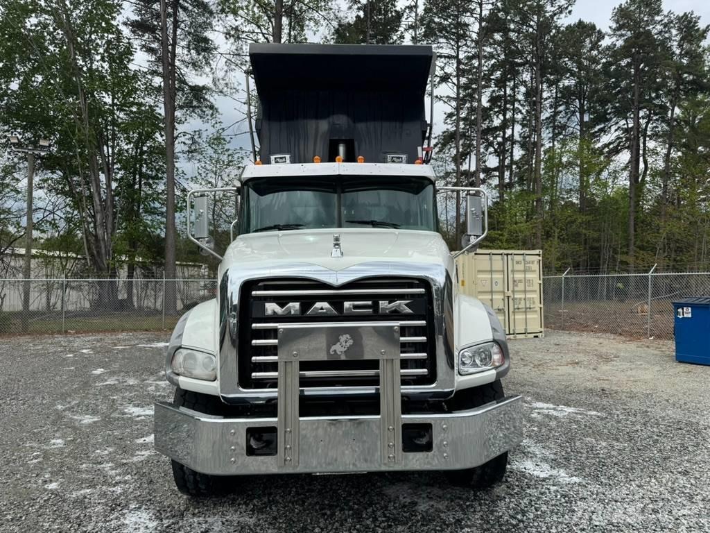 Mack GU813 Dump Trucks