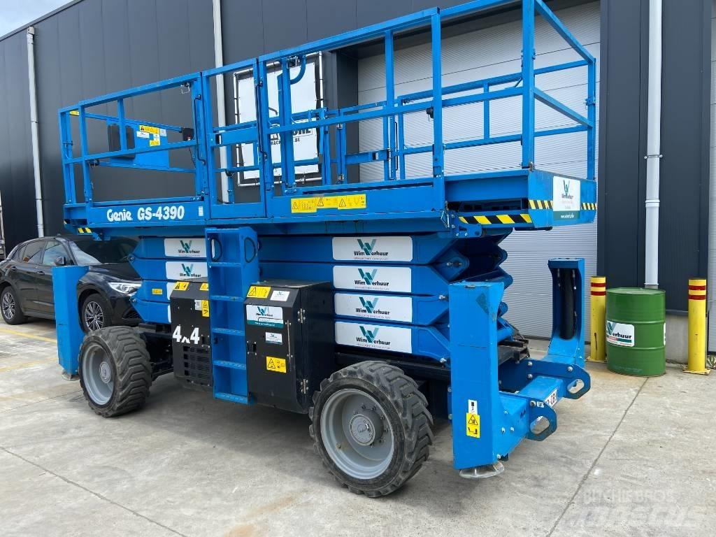 Genie GS 4390 Scissor Lifts