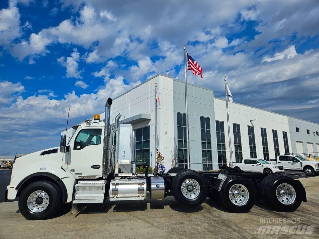 Kenworth T 880 Conventional Trucks / Tractor Trucks
