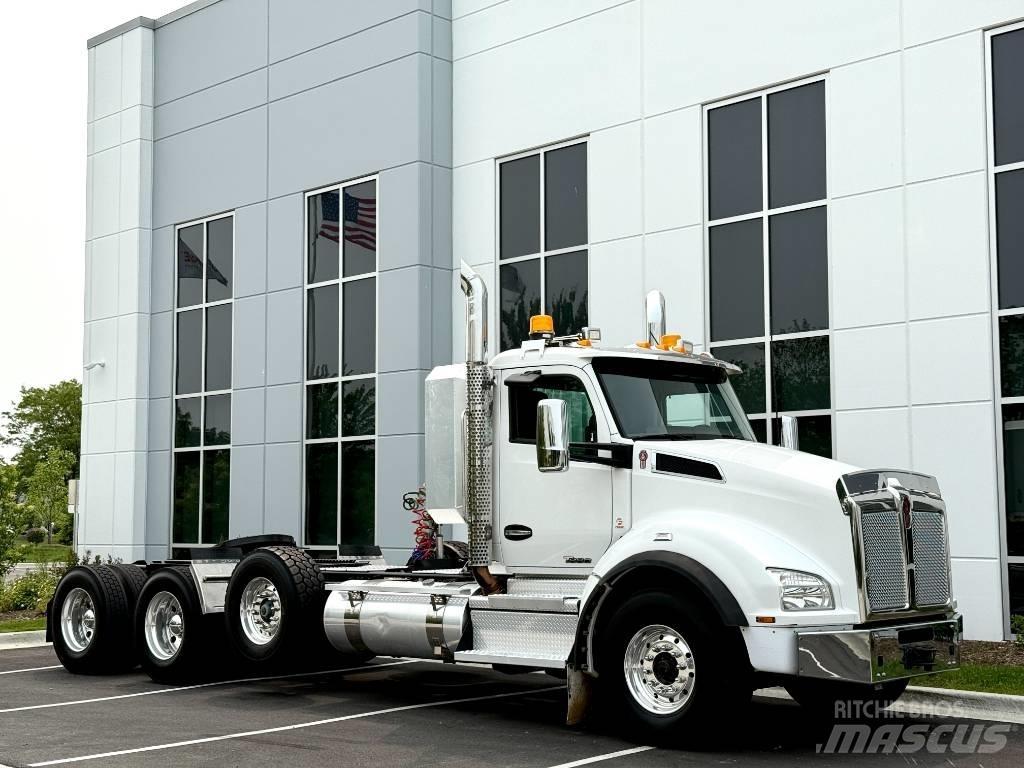 Kenworth T 880 Conventional Trucks / Tractor Trucks