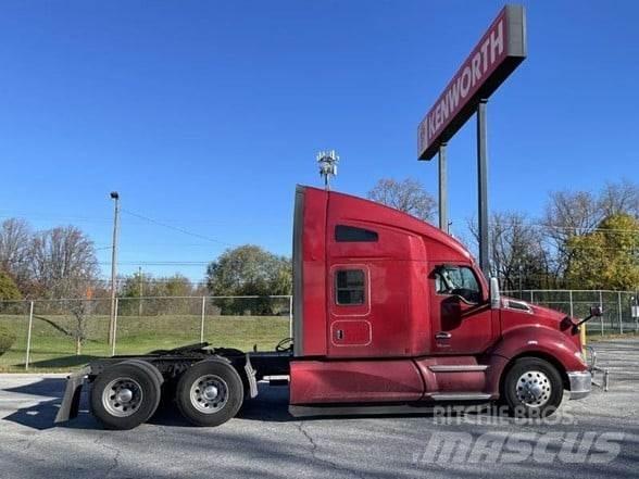 Kenworth T680 Conventional Trucks / Tractor Trucks
