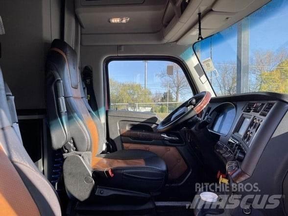 Kenworth T680 Conventional Trucks / Tractor Trucks