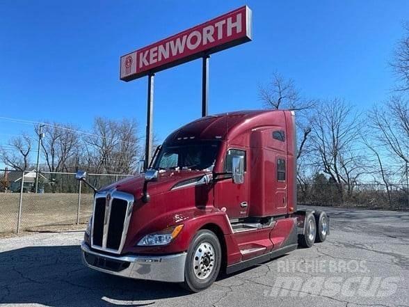 Kenworth T680 Conventional Trucks / Tractor Trucks