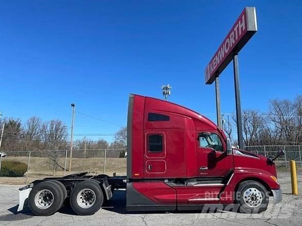 Kenworth T680 Conventional Trucks / Tractor Trucks