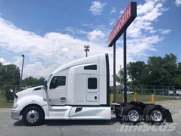Kenworth T680 Conventional Trucks / Tractor Trucks