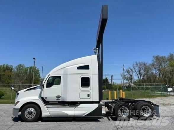 Kenworth T680 Conventional Trucks / Tractor Trucks