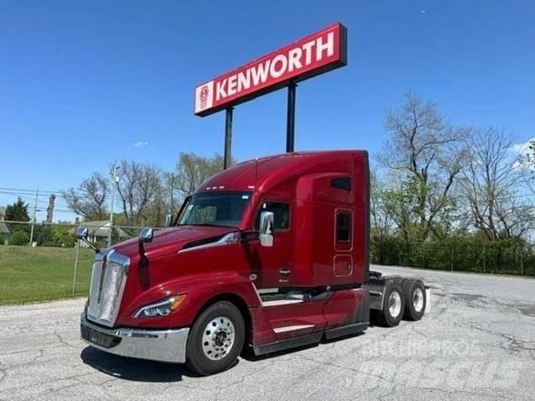 Kenworth T680 Conventional Trucks / Tractor Trucks