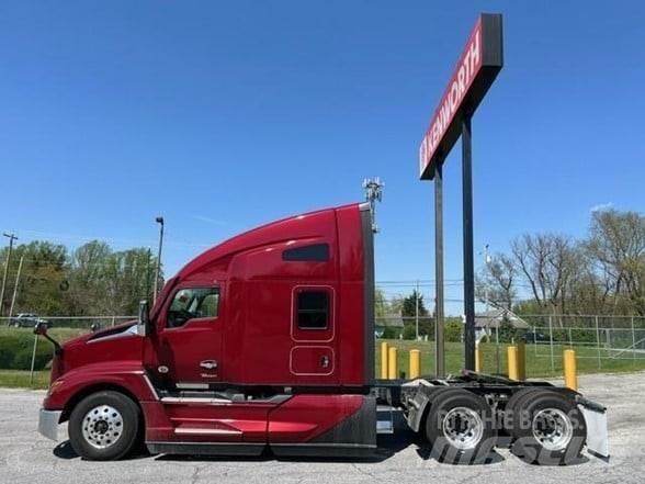 Kenworth T680 Conventional Trucks / Tractor Trucks