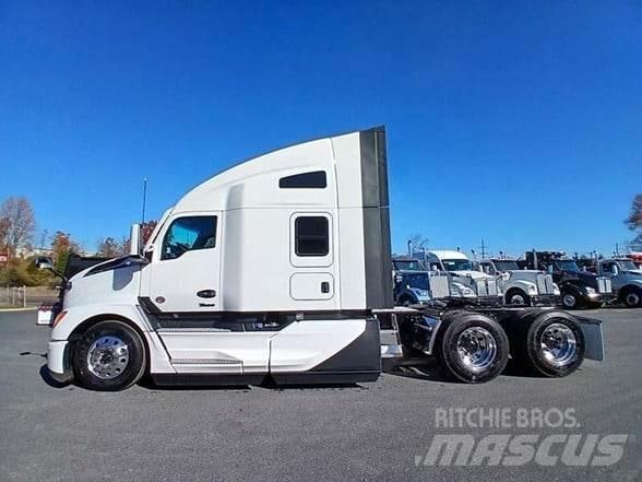 Kenworth T680 Conventional Trucks / Tractor Trucks