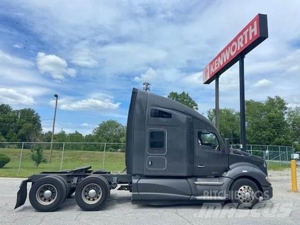 Kenworth T680 Conventional Trucks / Tractor Trucks