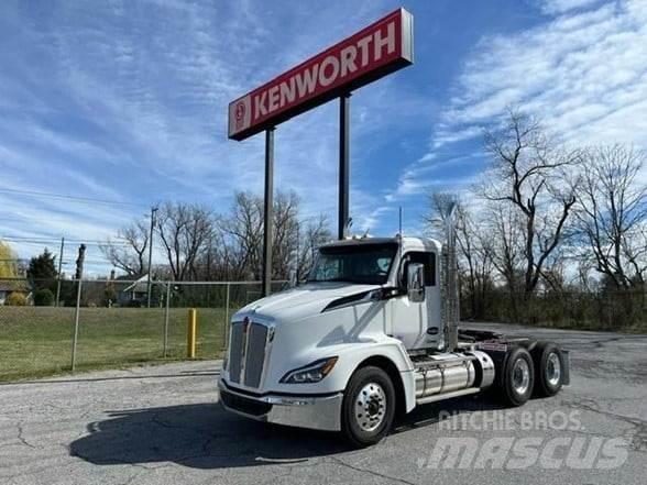Kenworth T680 Conventional Trucks / Tractor Trucks