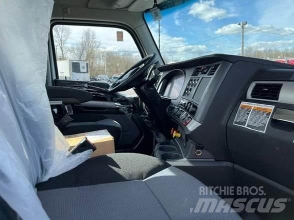 Kenworth T680 Conventional Trucks / Tractor Trucks