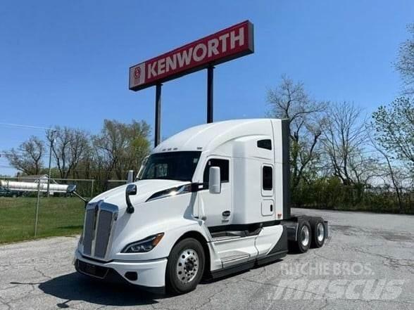 Kenworth T680 Conventional Trucks / Tractor Trucks