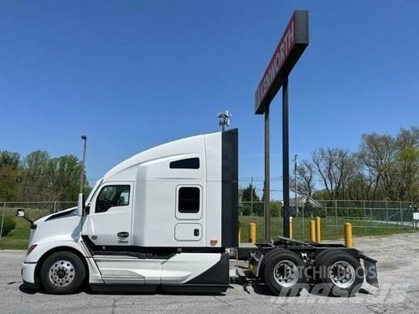 Kenworth T680 Conventional Trucks / Tractor Trucks