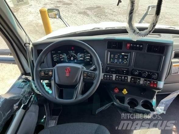 Kenworth T680 Conventional Trucks / Tractor Trucks