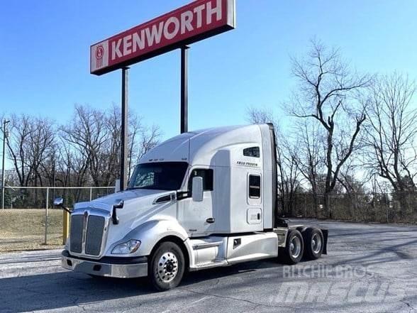Kenworth T680 Conventional Trucks / Tractor Trucks