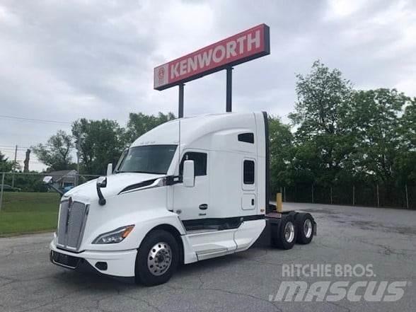 Kenworth T680 Conventional Trucks / Tractor Trucks