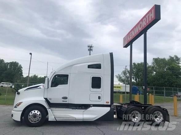 Kenworth T680 Conventional Trucks / Tractor Trucks