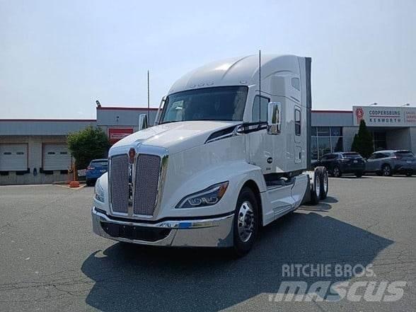 Kenworth T680 Conventional Trucks / Tractor Trucks
