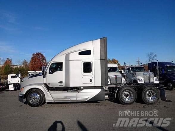 Kenworth T680 Conventional Trucks / Tractor Trucks