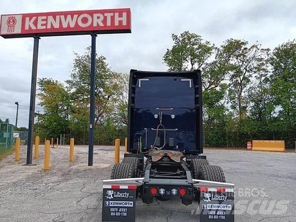 Kenworth T680 Conventional Trucks / Tractor Trucks