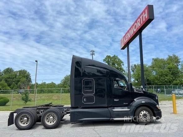 Kenworth T680 Conventional Trucks / Tractor Trucks