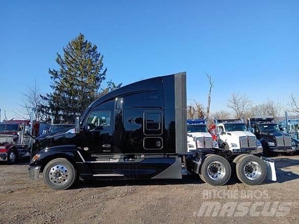 Kenworth T680 Conventional Trucks / Tractor Trucks