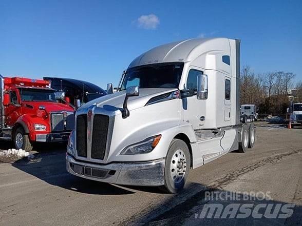 Kenworth T680 Conventional Trucks / Tractor Trucks