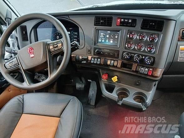 Kenworth T680 Conventional Trucks / Tractor Trucks