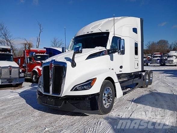 Kenworth T680 Conventional Trucks / Tractor Trucks