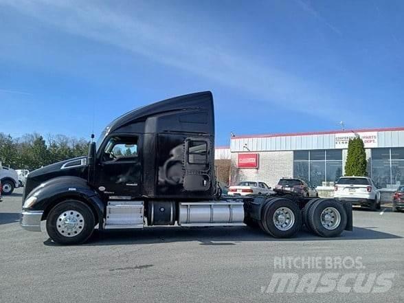 Kenworth T680 Conventional Trucks / Tractor Trucks