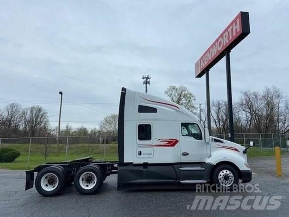 Kenworth T680 Conventional Trucks / Tractor Trucks