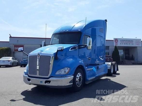 Kenworth T680 Conventional Trucks / Tractor Trucks