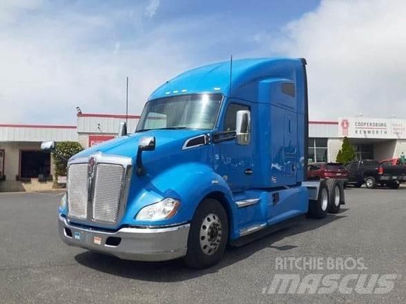 Kenworth T680 Conventional Trucks / Tractor Trucks