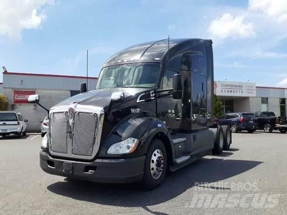 Kenworth T680 Conventional Trucks / Tractor Trucks