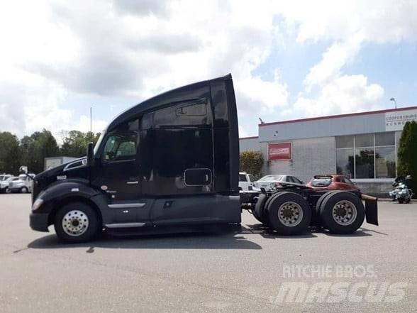 Kenworth T680 Conventional Trucks / Tractor Trucks