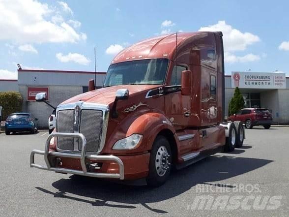 Kenworth T680 Conventional Trucks / Tractor Trucks