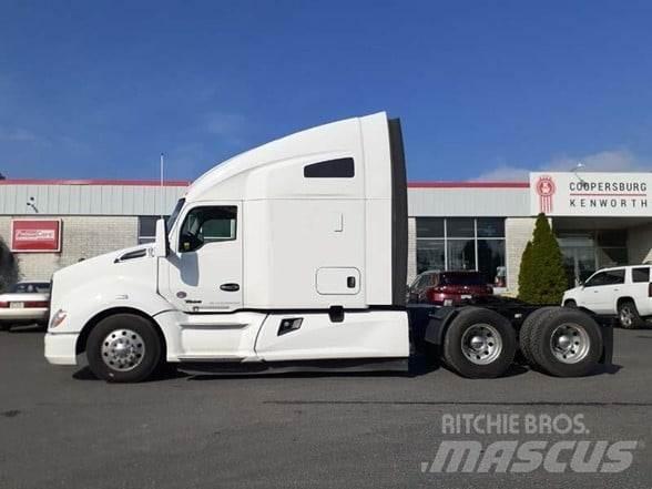 Kenworth T680 Conventional Trucks / Tractor Trucks