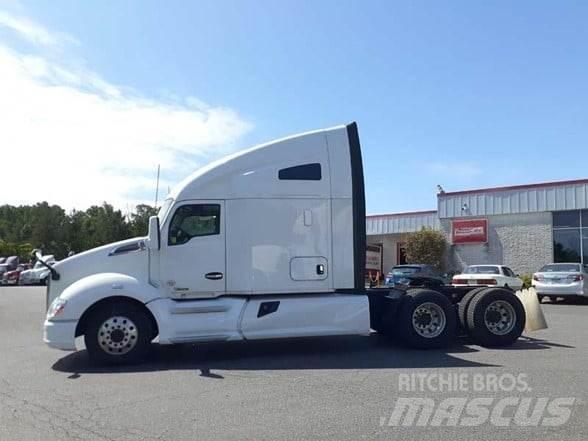 Kenworth T680 Conventional Trucks / Tractor Trucks