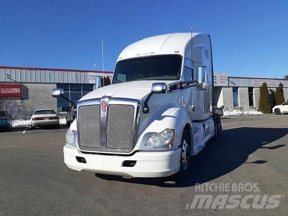 Kenworth T680 Conventional Trucks / Tractor Trucks