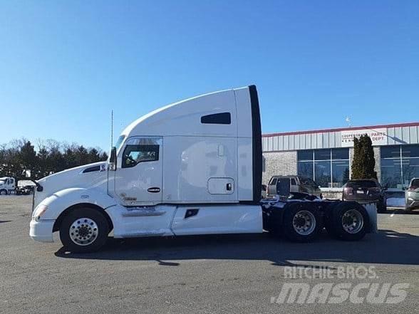 Kenworth T680 Conventional Trucks / Tractor Trucks
