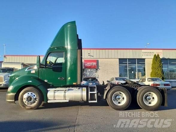 Kenworth T680 Conventional Trucks / Tractor Trucks