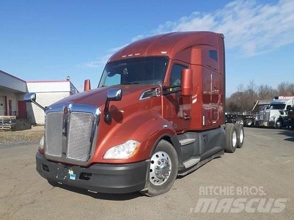 Kenworth T680 Conventional Trucks / Tractor Trucks