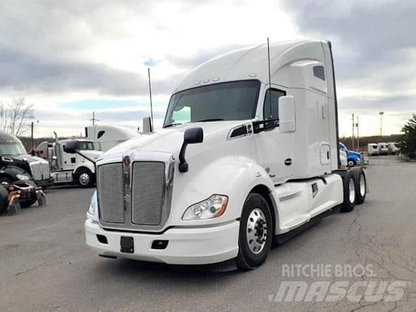Kenworth T680 Conventional Trucks / Tractor Trucks