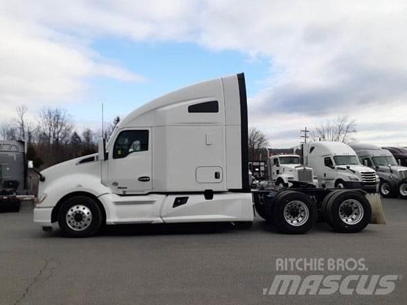 Kenworth T680 Conventional Trucks / Tractor Trucks