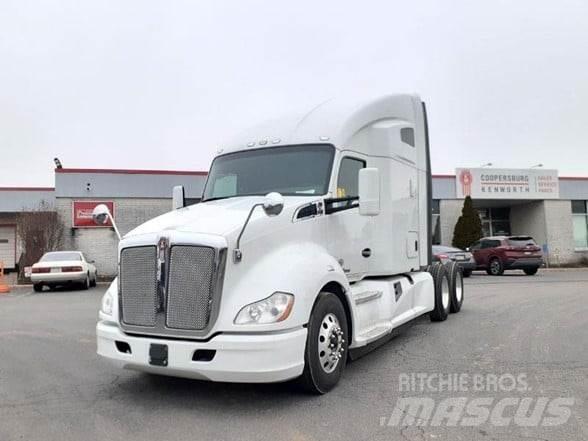 Kenworth T680 Conventional Trucks / Tractor Trucks