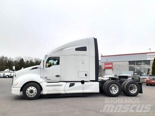 Kenworth T680 Conventional Trucks / Tractor Trucks