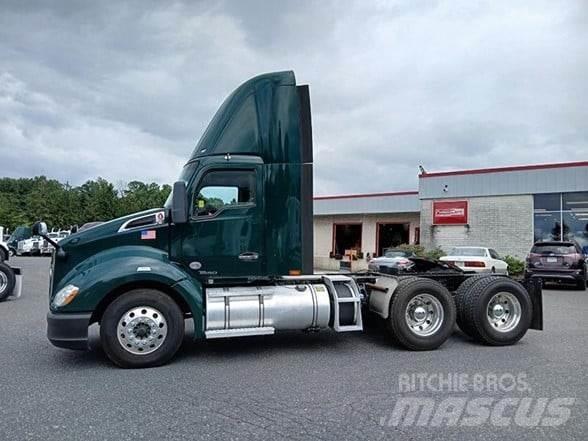 Kenworth T680 Conventional Trucks / Tractor Trucks