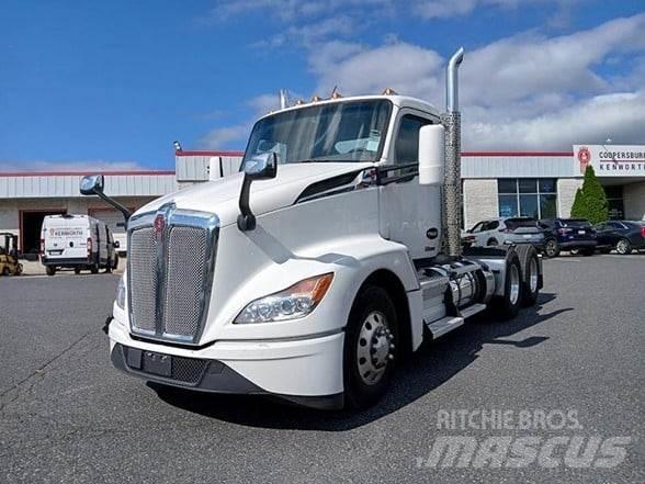 Kenworth T680 Conventional Trucks / Tractor Trucks