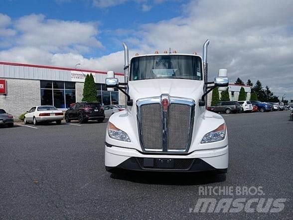Kenworth T680 Conventional Trucks / Tractor Trucks